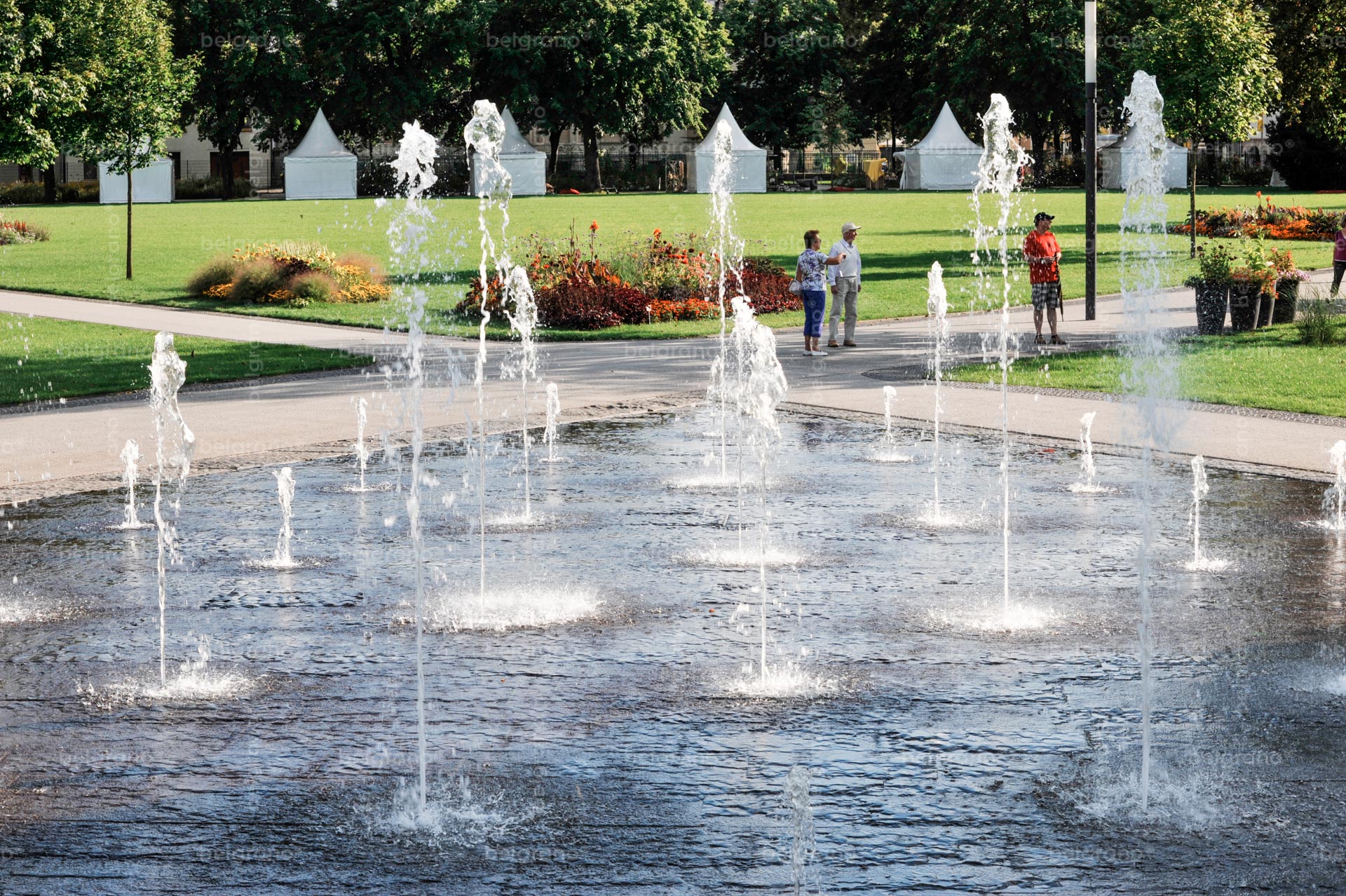 Landesgartenschau in Aschersleben mit einem belgrano® Naturstein Wasserspiel, Bodenplatten aus Basalt und Pflastersteinen aus Granit