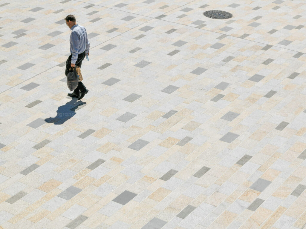 Mutterstadt, Platz an der Neuen Pforte - mit belgrano® Naturstein Bodenplatten aus Granit und Diorit